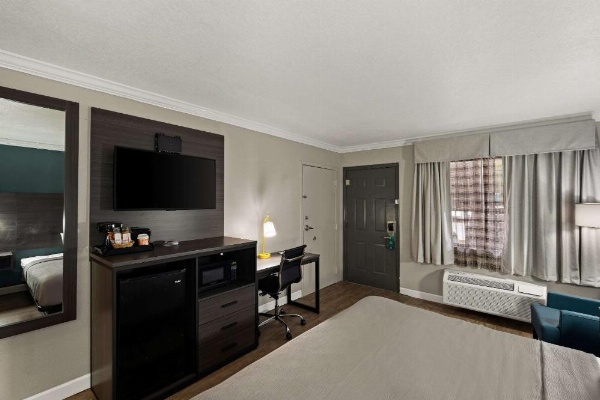 Quality Inn image 12