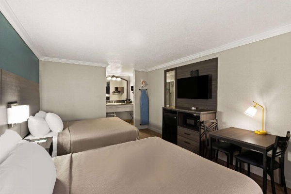 Quality Inn image 16